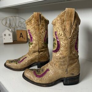 Corral Women’s Cowboy Boots Size 7M Tan Embroidered Western Boots Floral Sequin